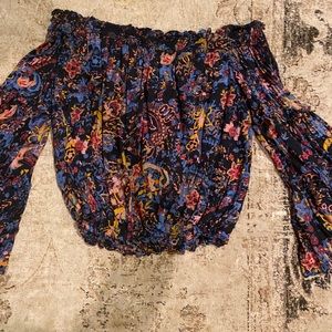 Off the shoulder Free People top 🖤